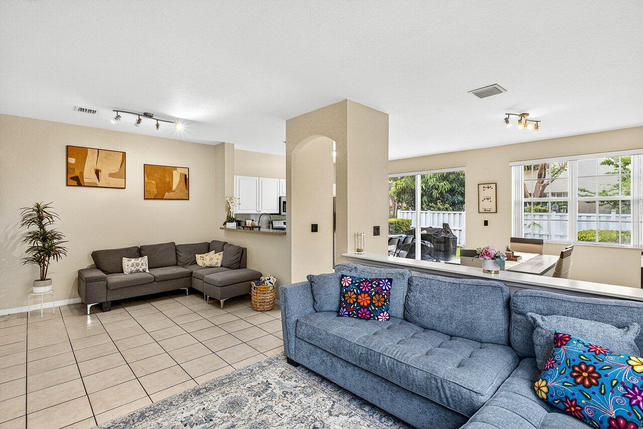 9090 NW 40th Place