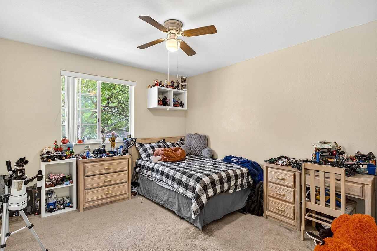 9090 NW 40th Place