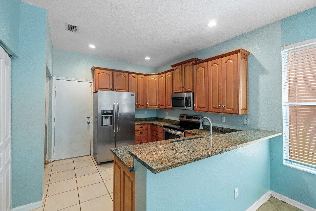 5453 Queenship Court