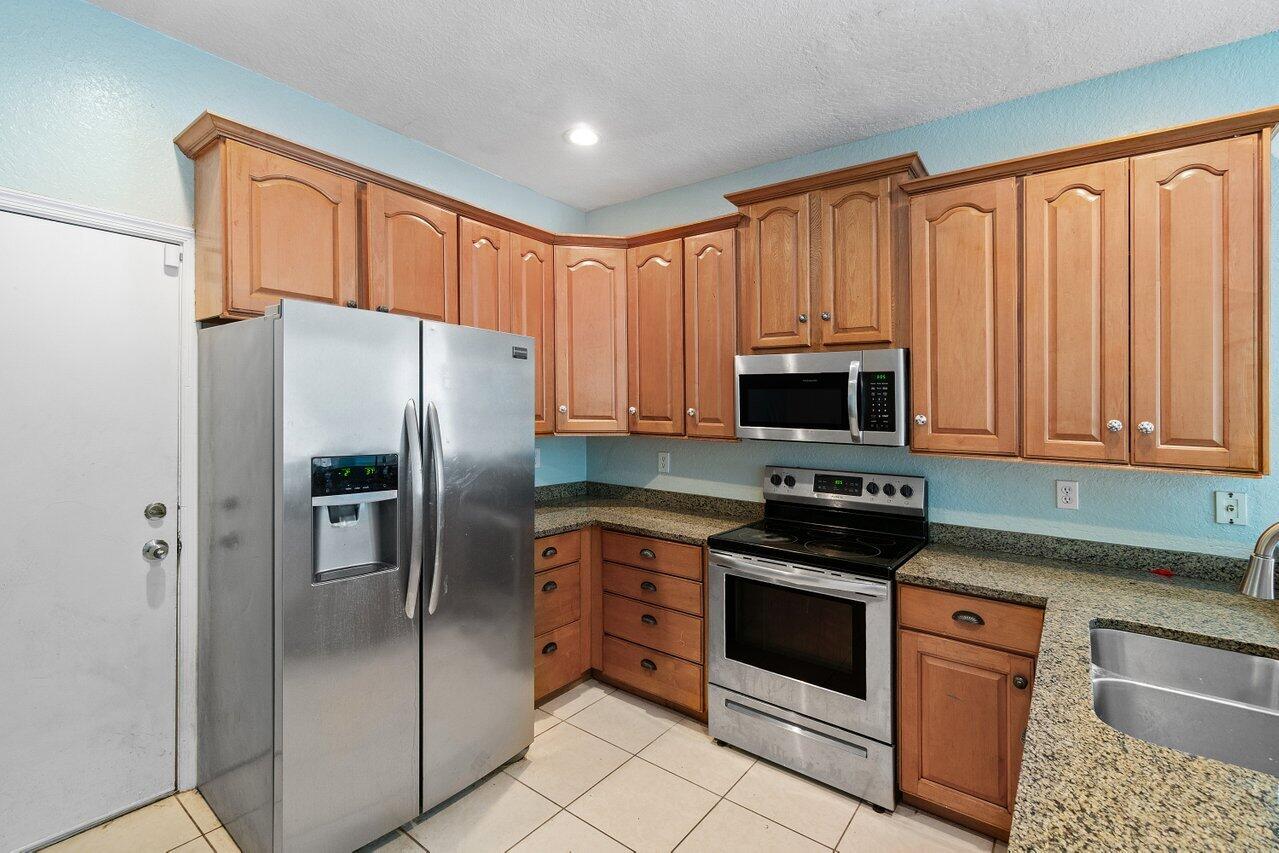 5453 Queenship Court