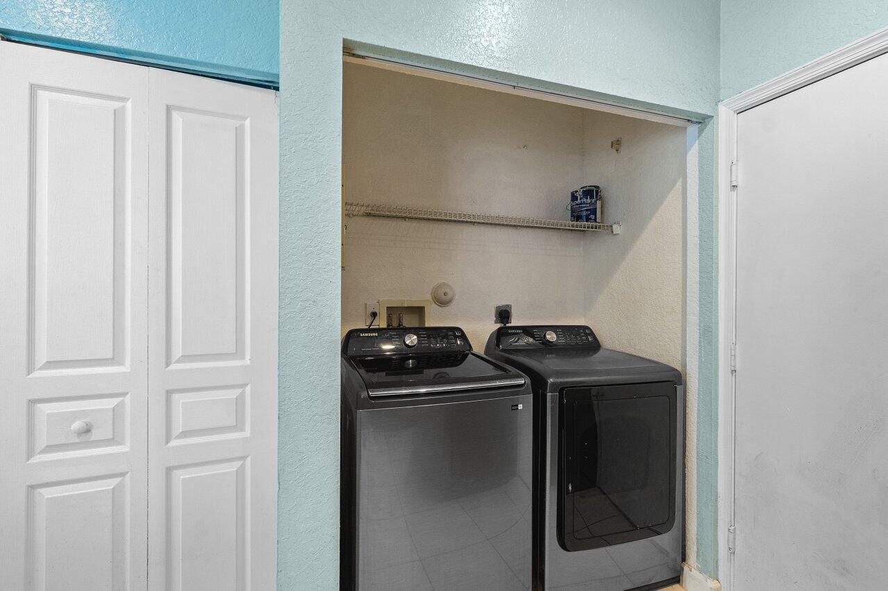 5453 Queenship Court