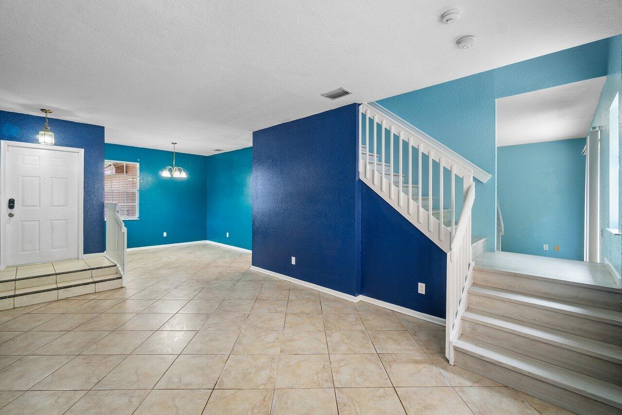 5453 Queenship Court