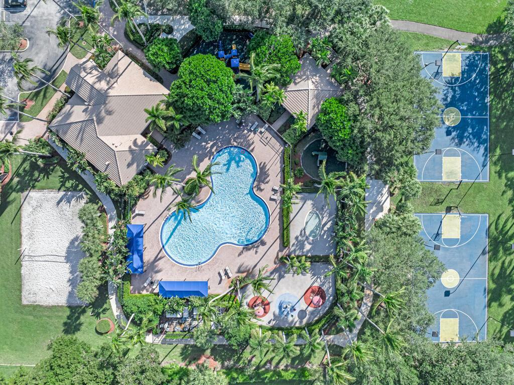 5453 Queenship Court