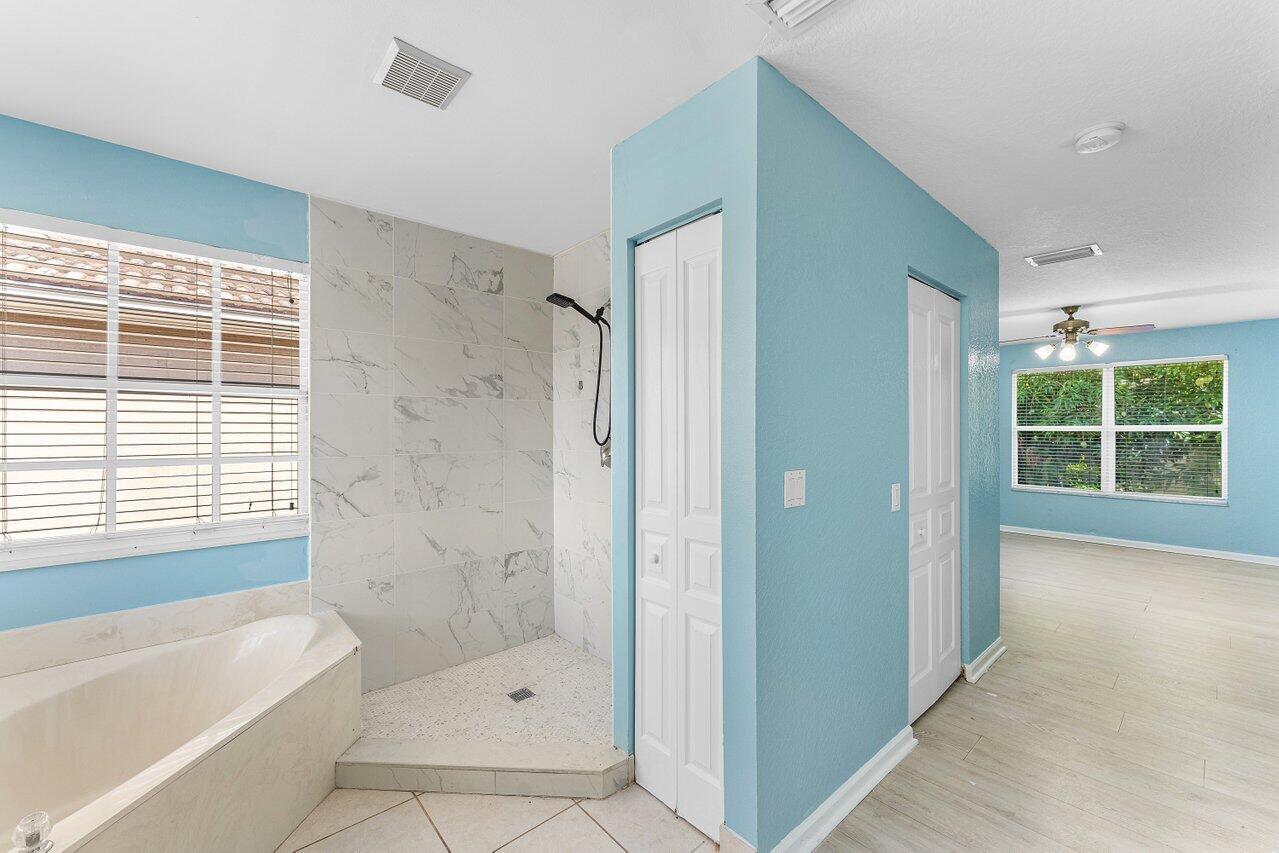 5453 Queenship Court