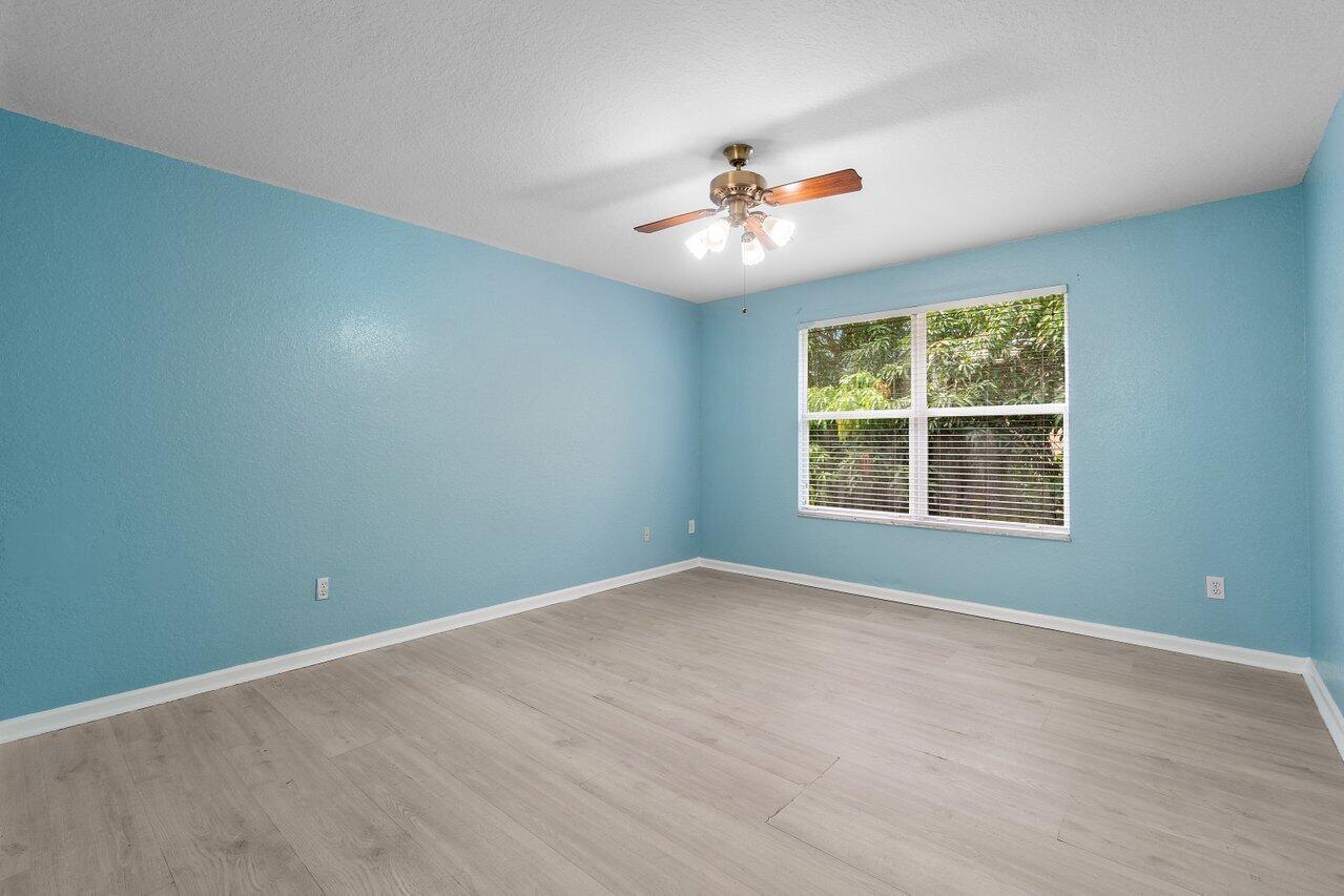5453 Queenship Court
