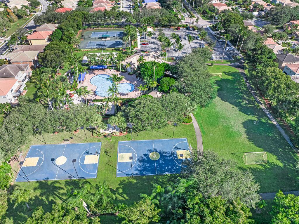 5453 Queenship Court