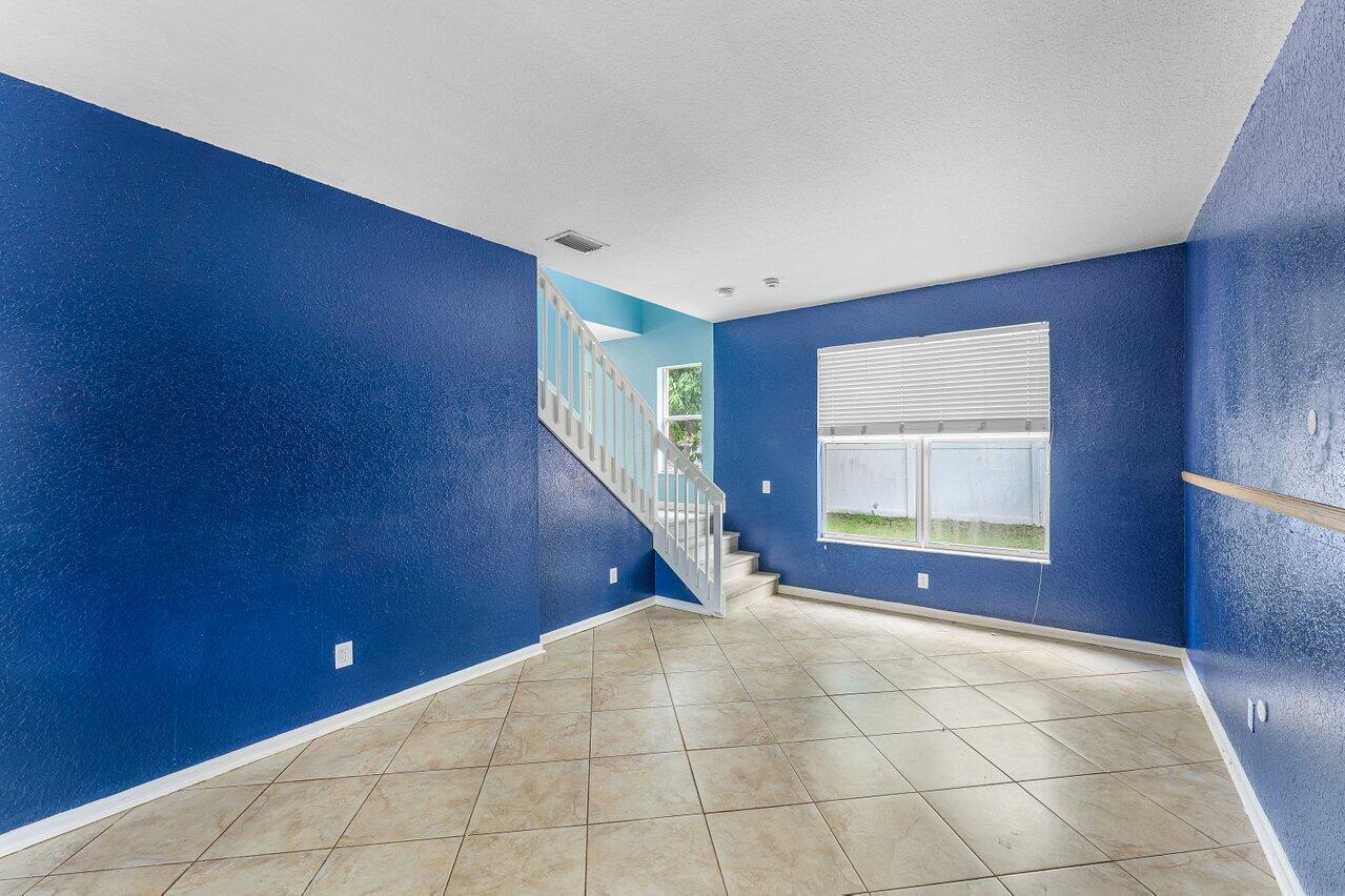 5453 Queenship Court