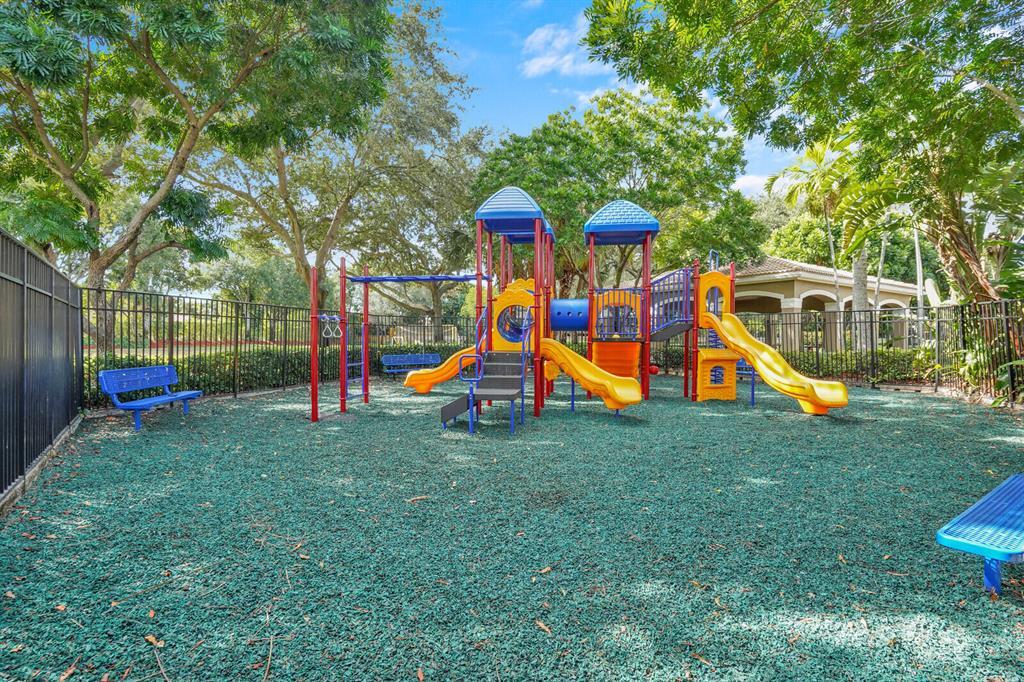 5453 Queenship Court