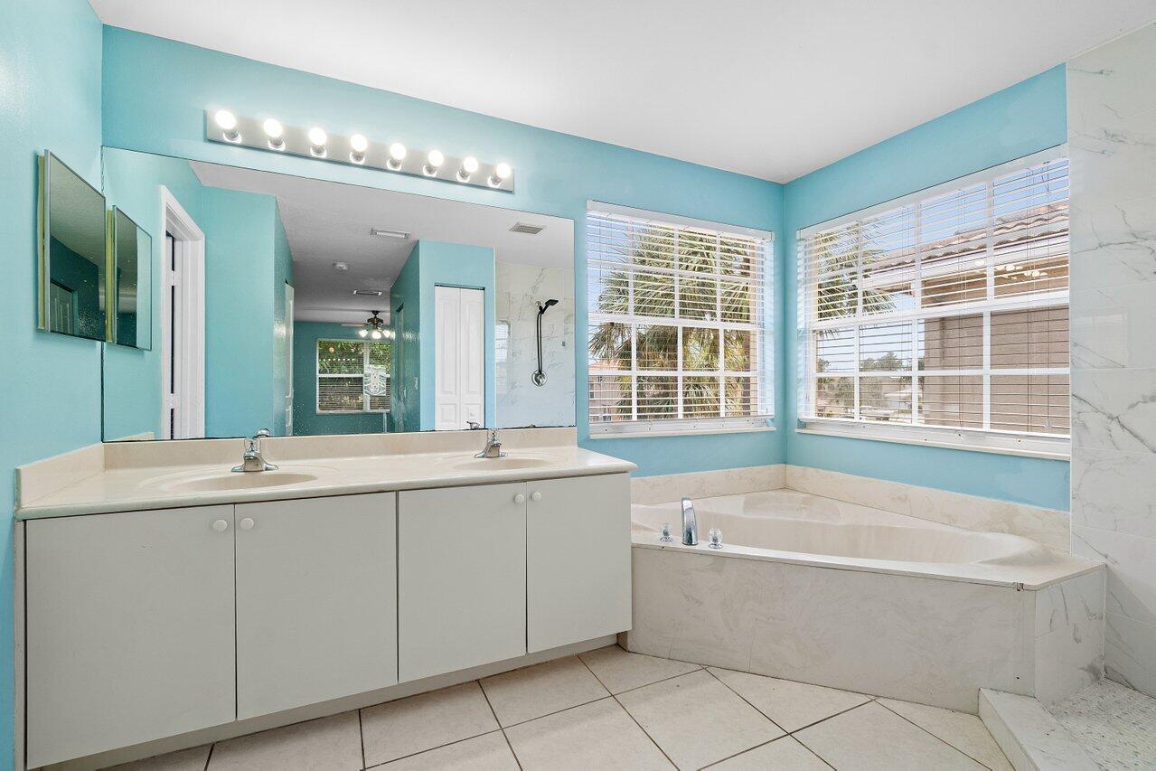 5453 Queenship Court