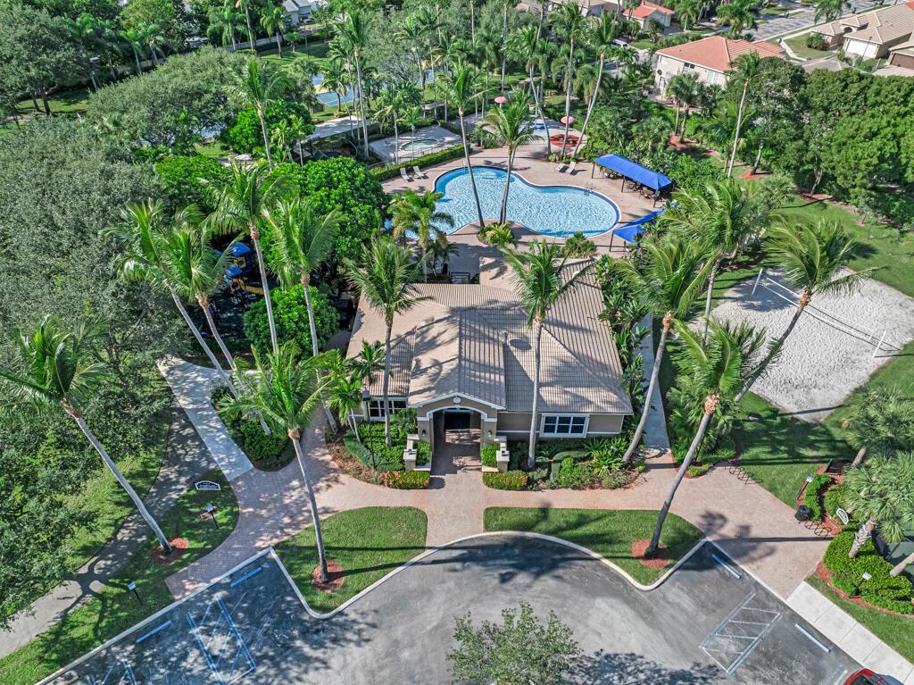 5453 Queenship Court