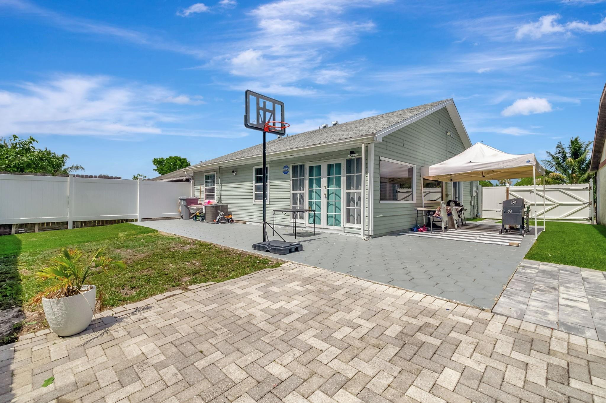 11238 Sacco Dr