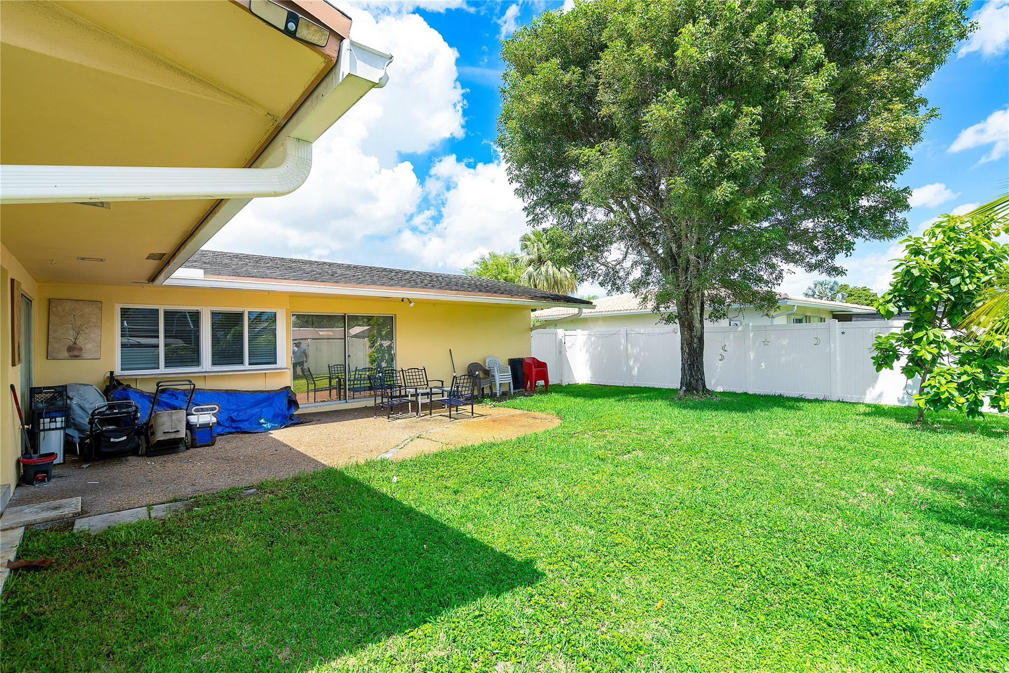 8132 NW 67th Ave