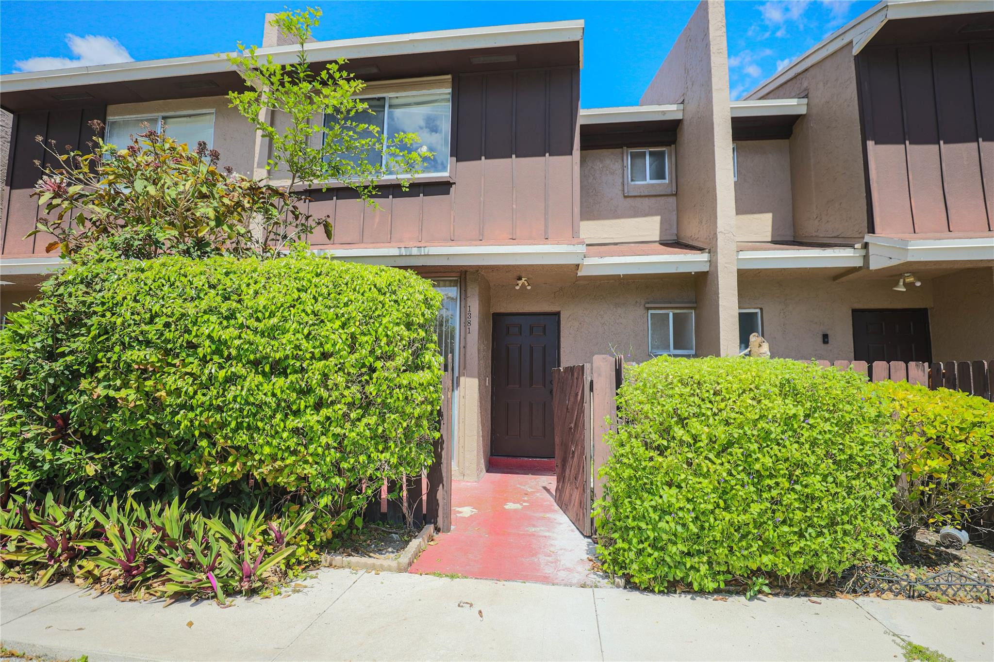 1381 Sussex Dr