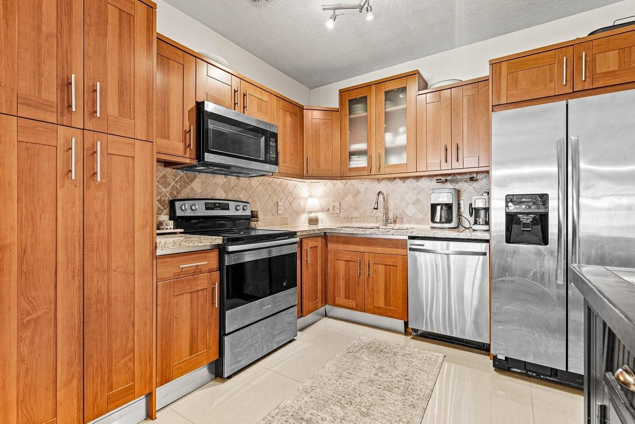 16877 SW 1st Pl 16877