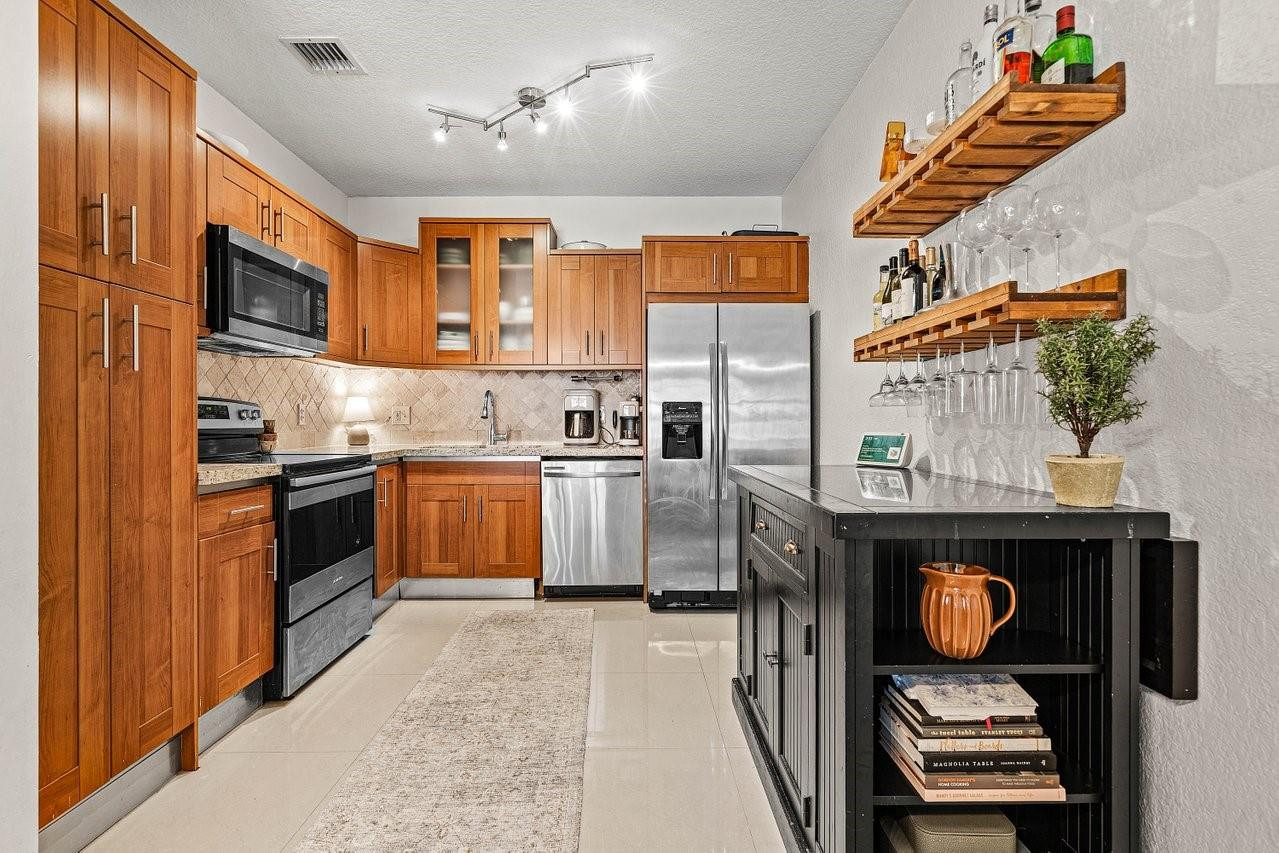 16877 SW 1st Pl 16877