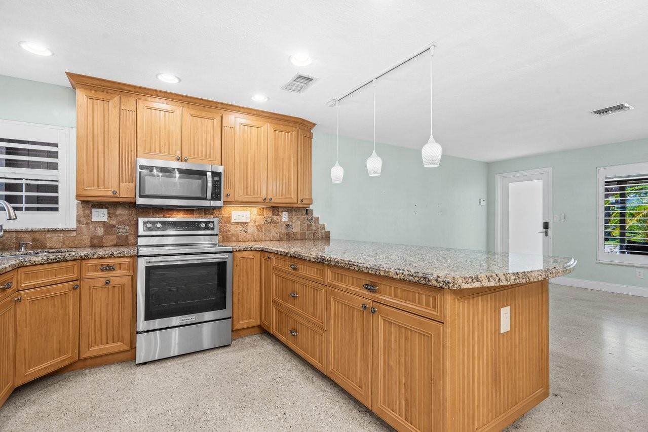 1742 NE 28th Dr