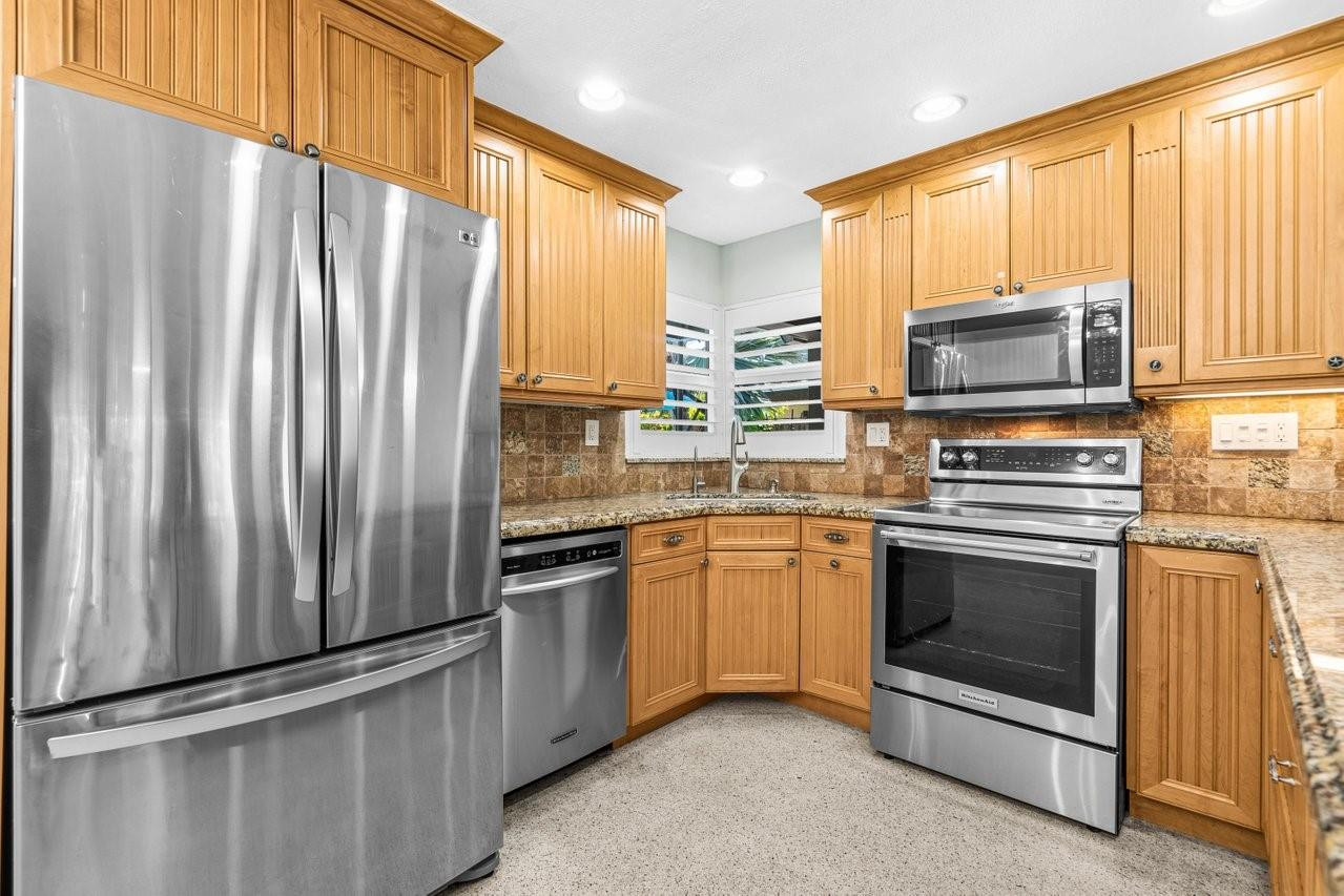 1742 NE 28th Dr