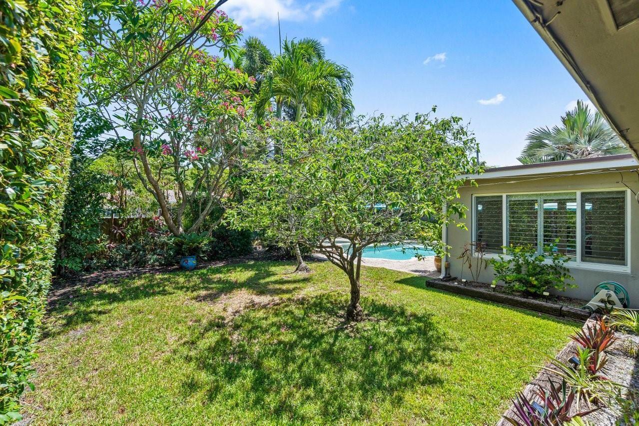 1742 NE 28th Dr