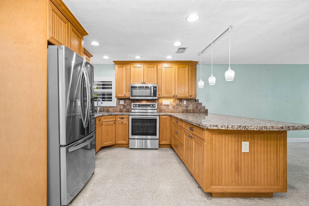 1742 NE 28th Dr