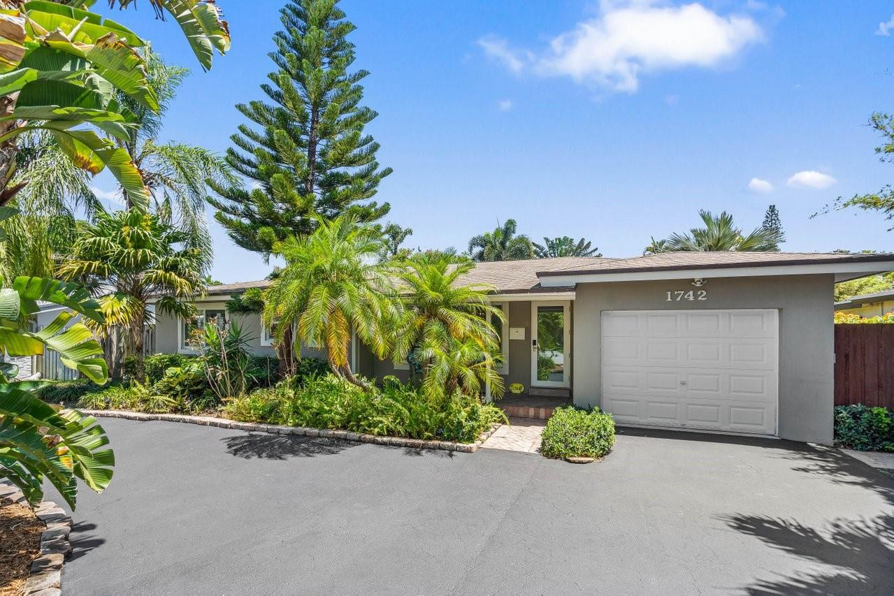 1742 NE 28th Dr