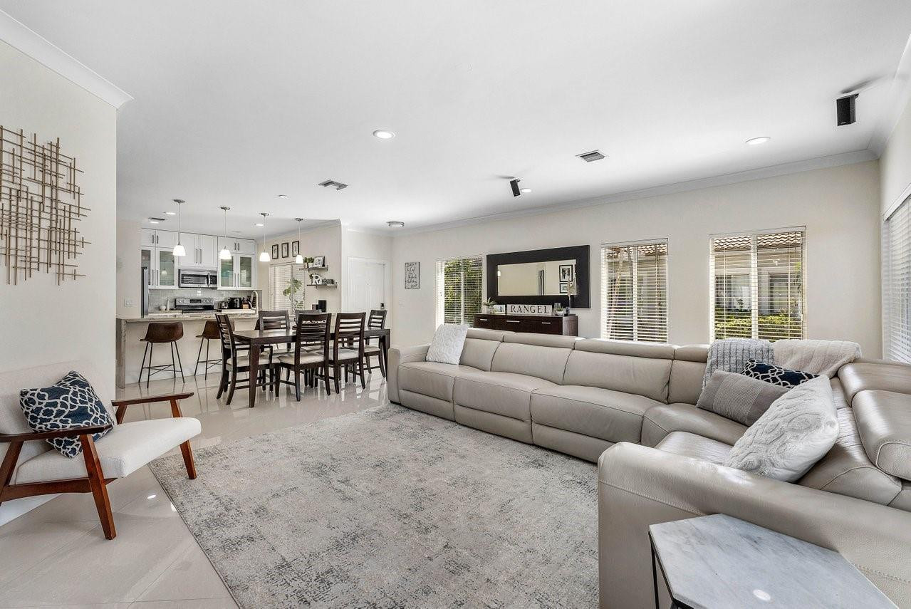 4675 SW 12th Pl 4675