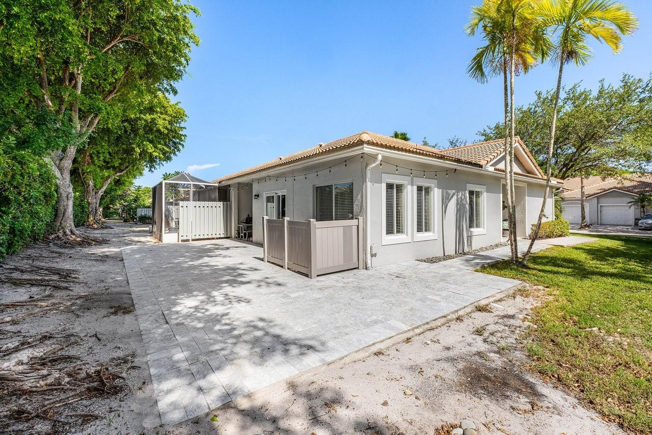 4675 SW 12th Pl 4675