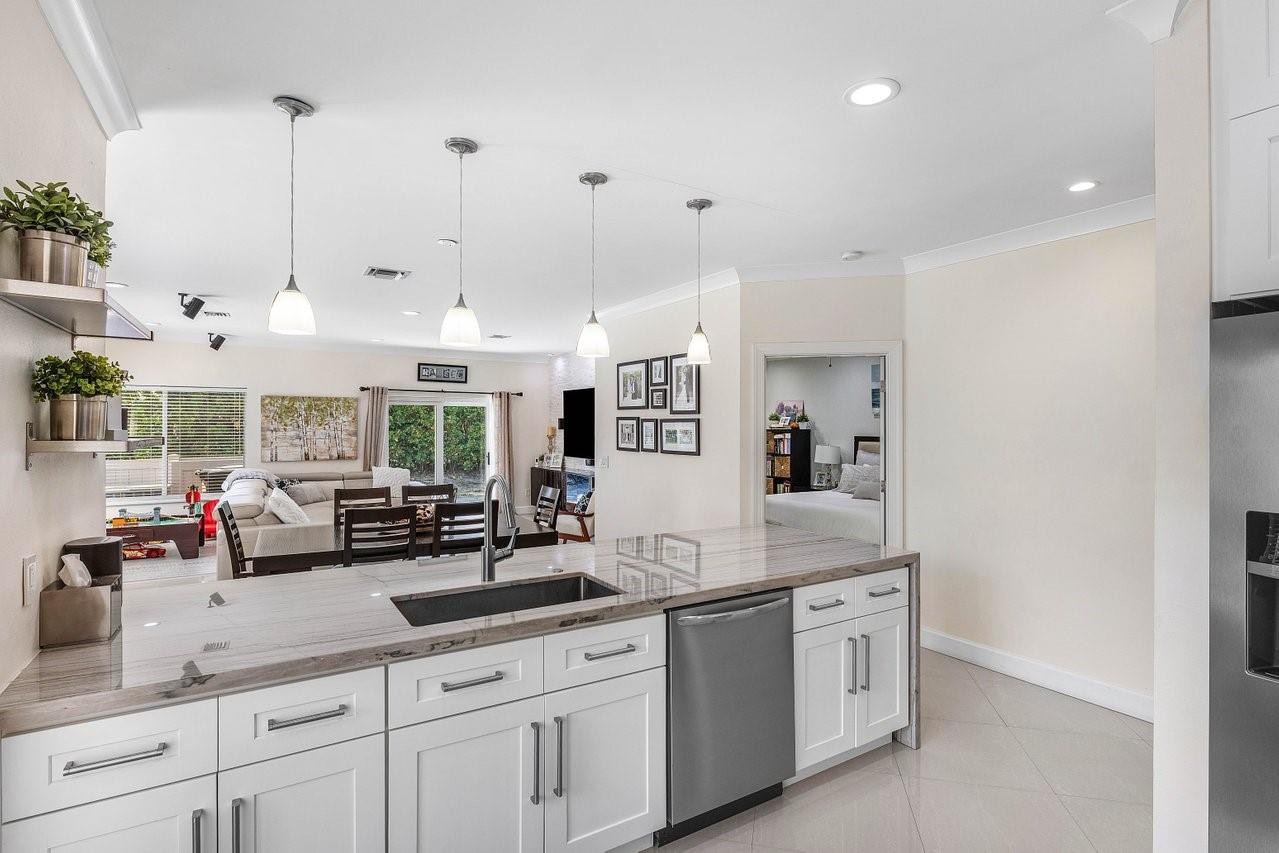 4675 SW 12th Pl 4675