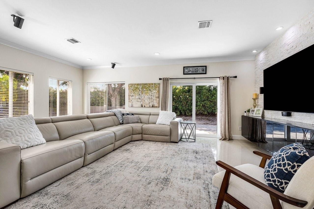 4675 SW 12th Pl 4675