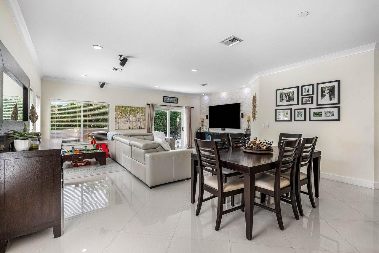 4675 SW 12th Pl 4675