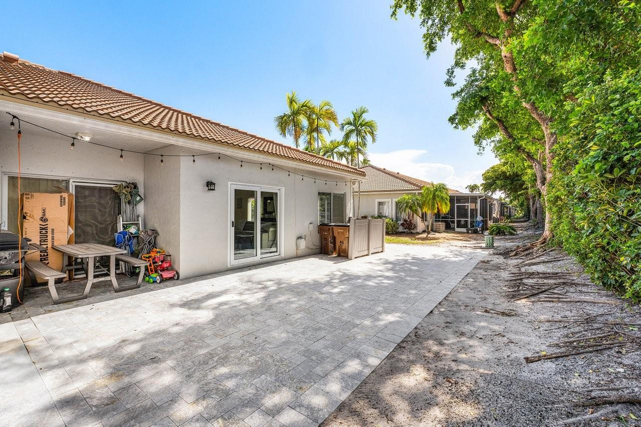 4675 SW 12th Pl 4675