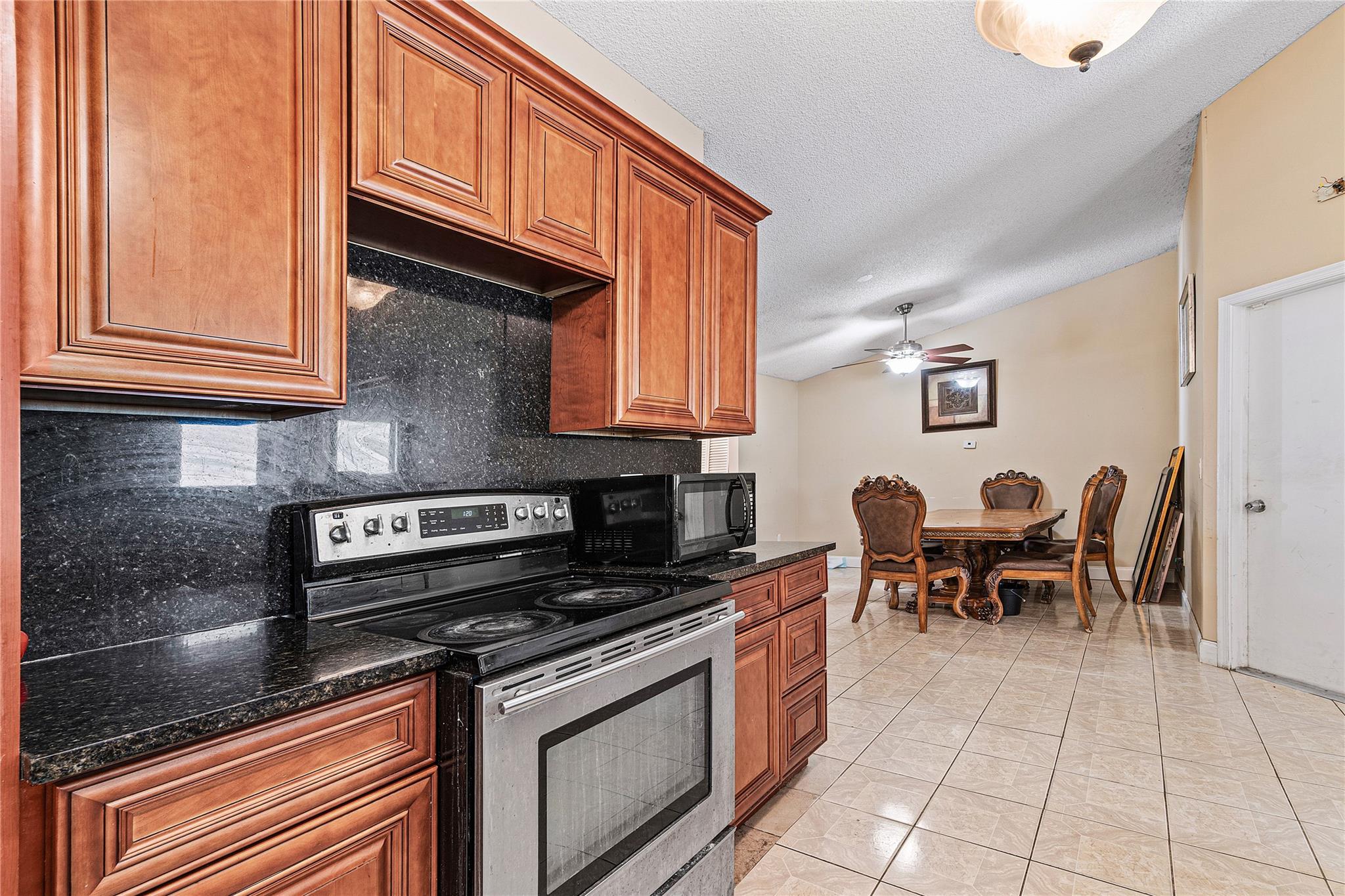 7517 W Country Club Blvd