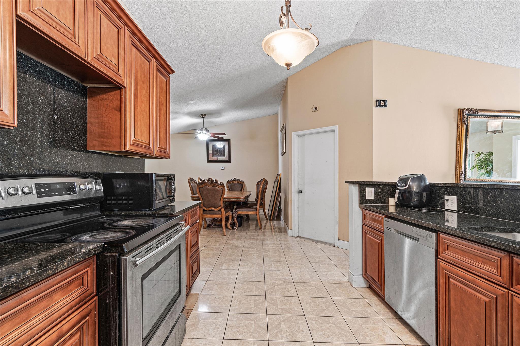 7517 W Country Club Blvd