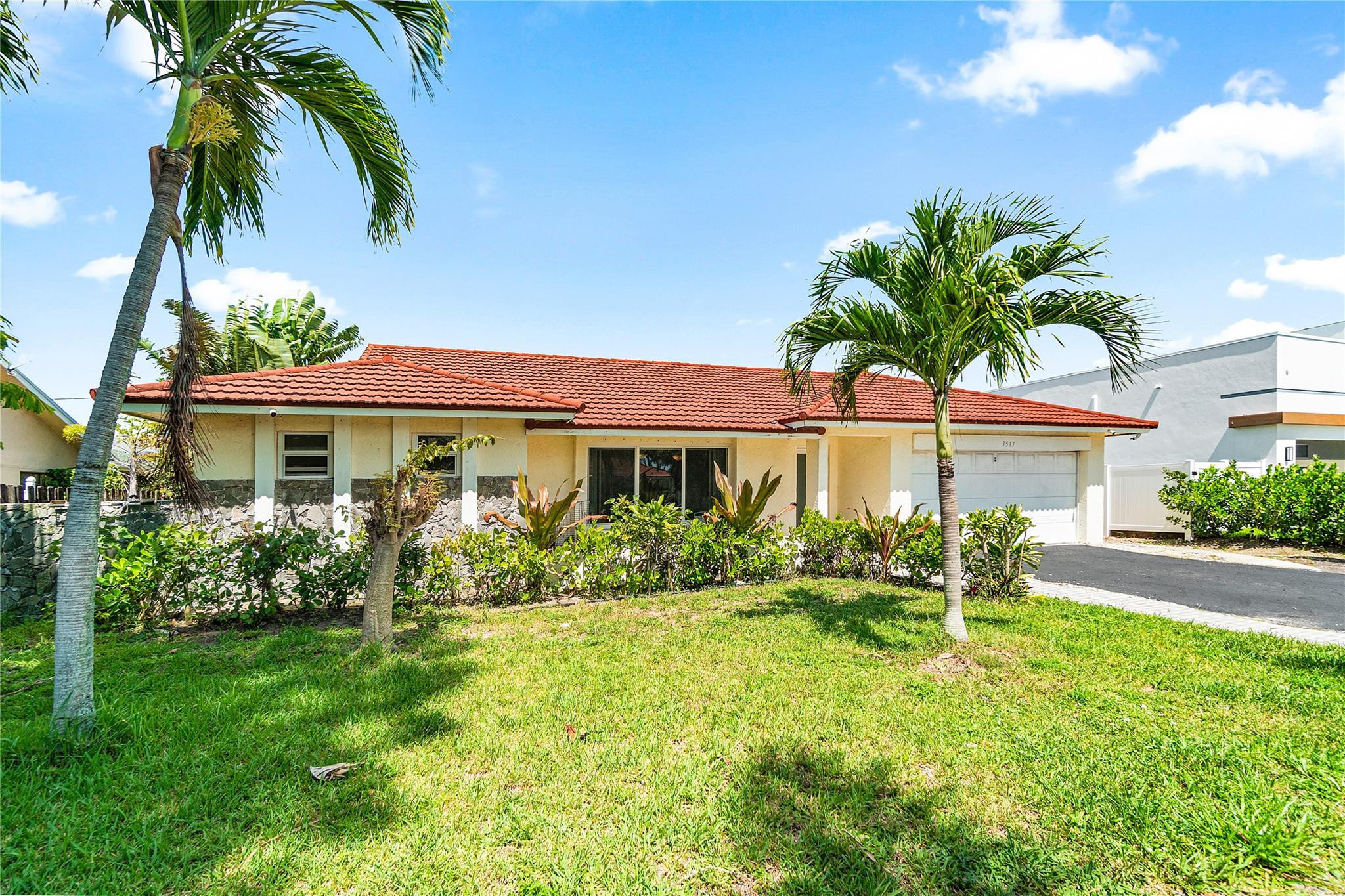 7517 W Country Club Blvd