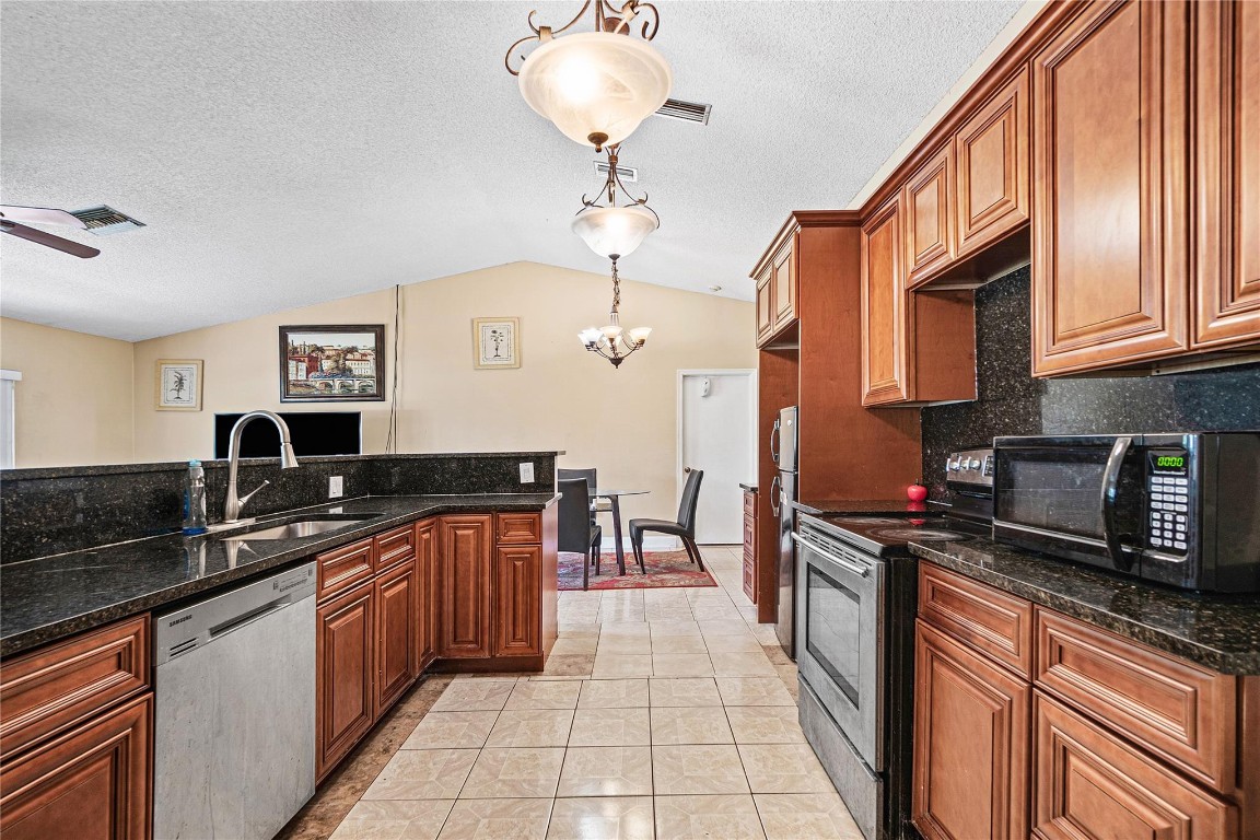 7517 W Country Club Blvd