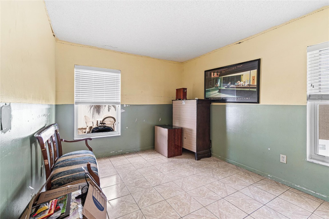 7517 W Country Club Blvd