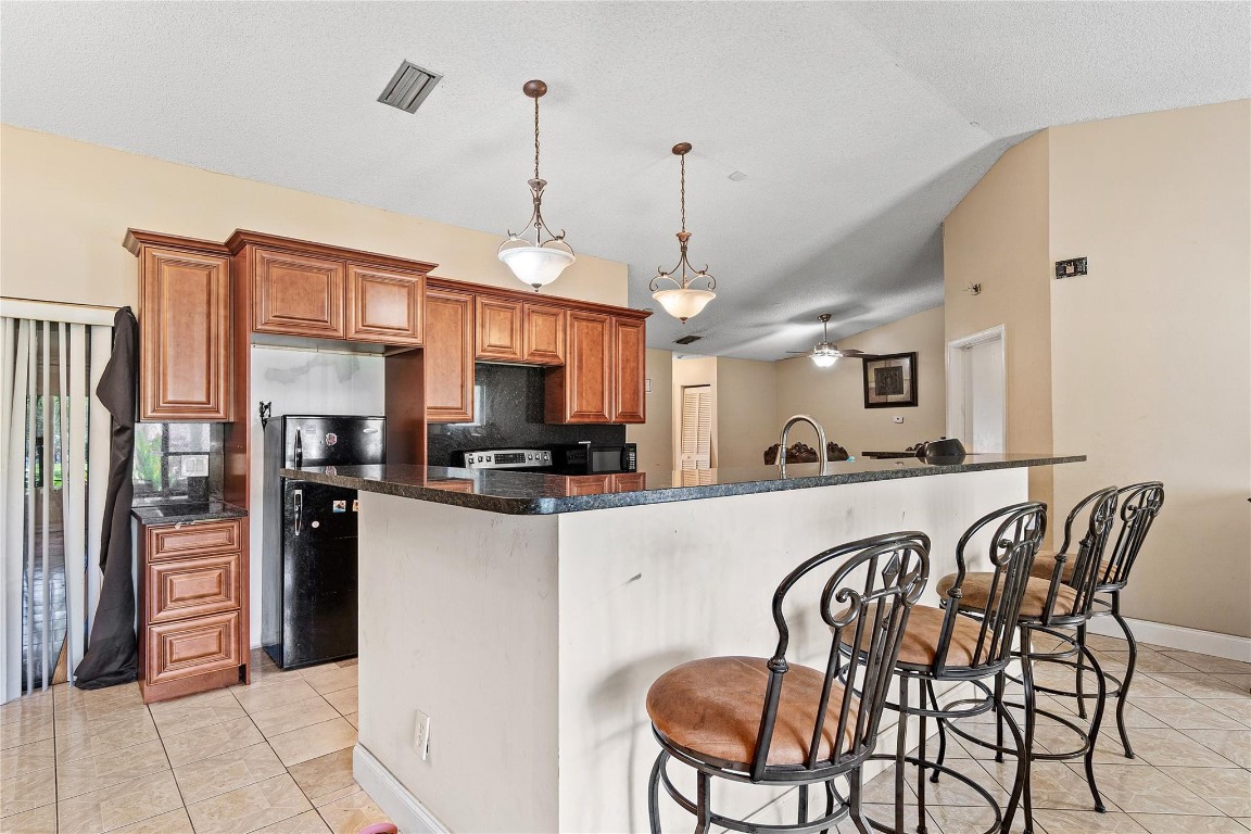 7517 W Country Club Blvd