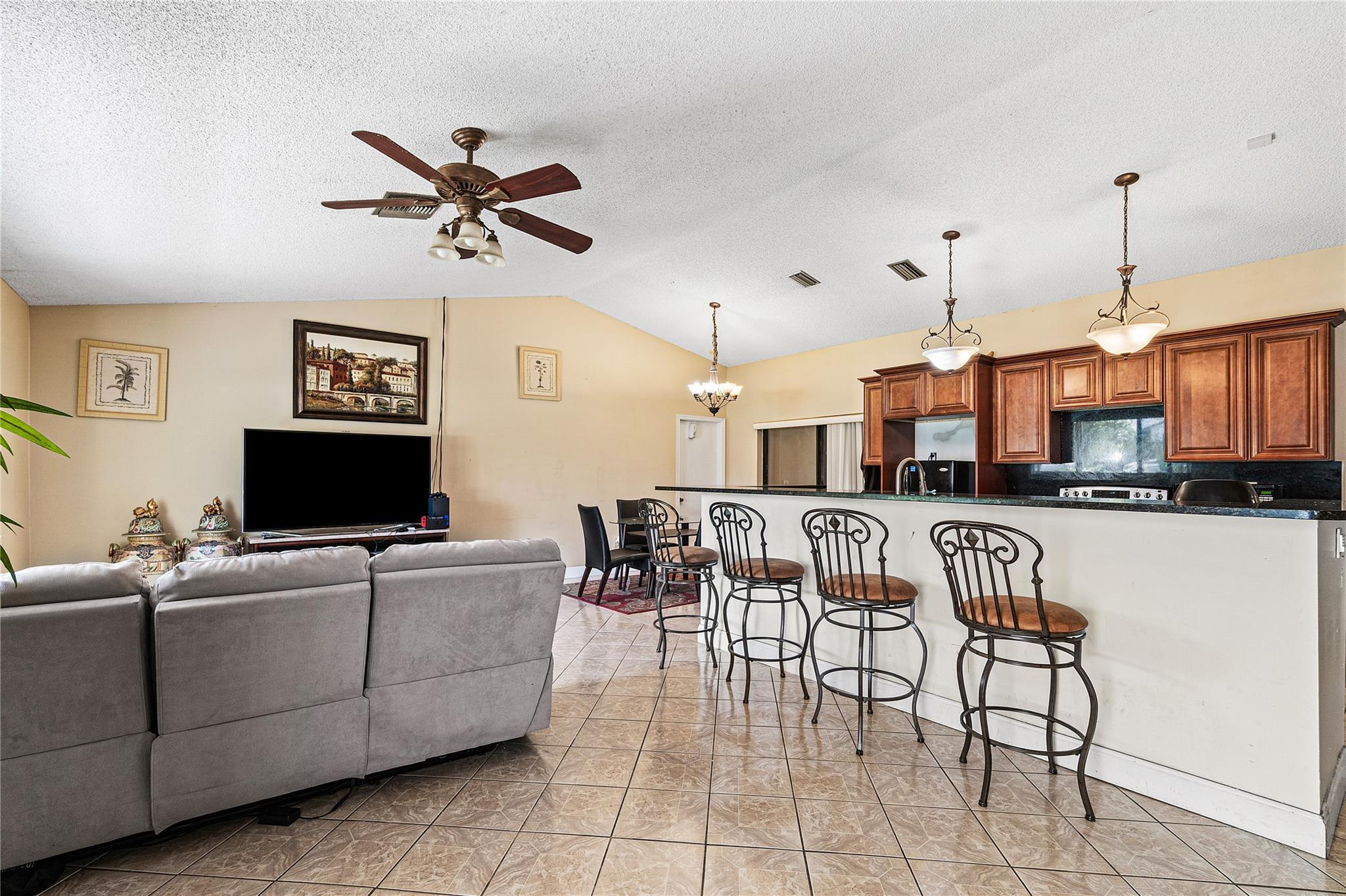 7517 W Country Club Blvd