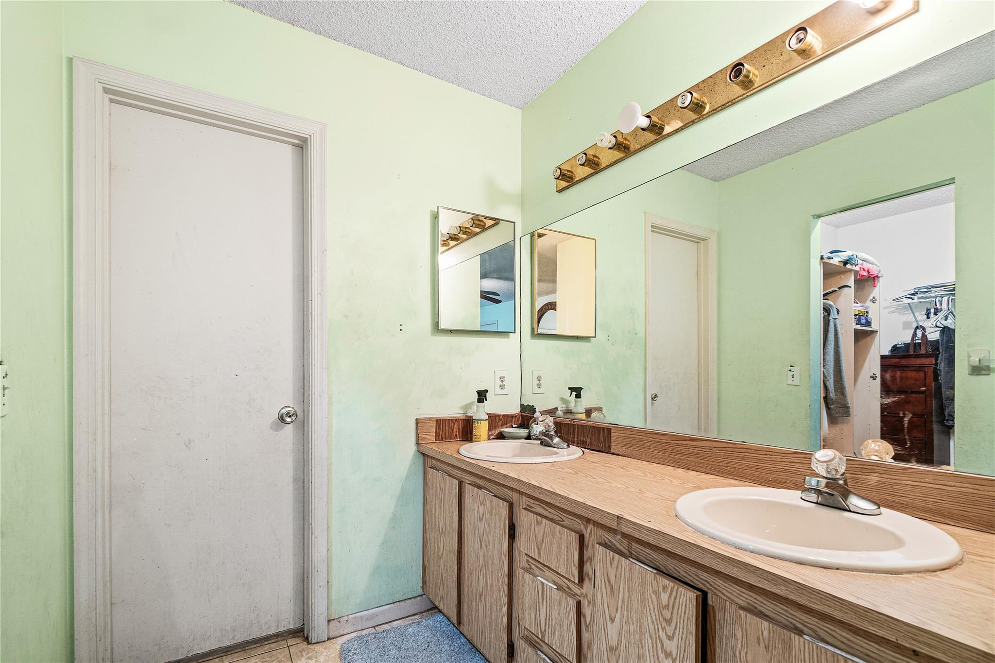 7517 W Country Club Blvd