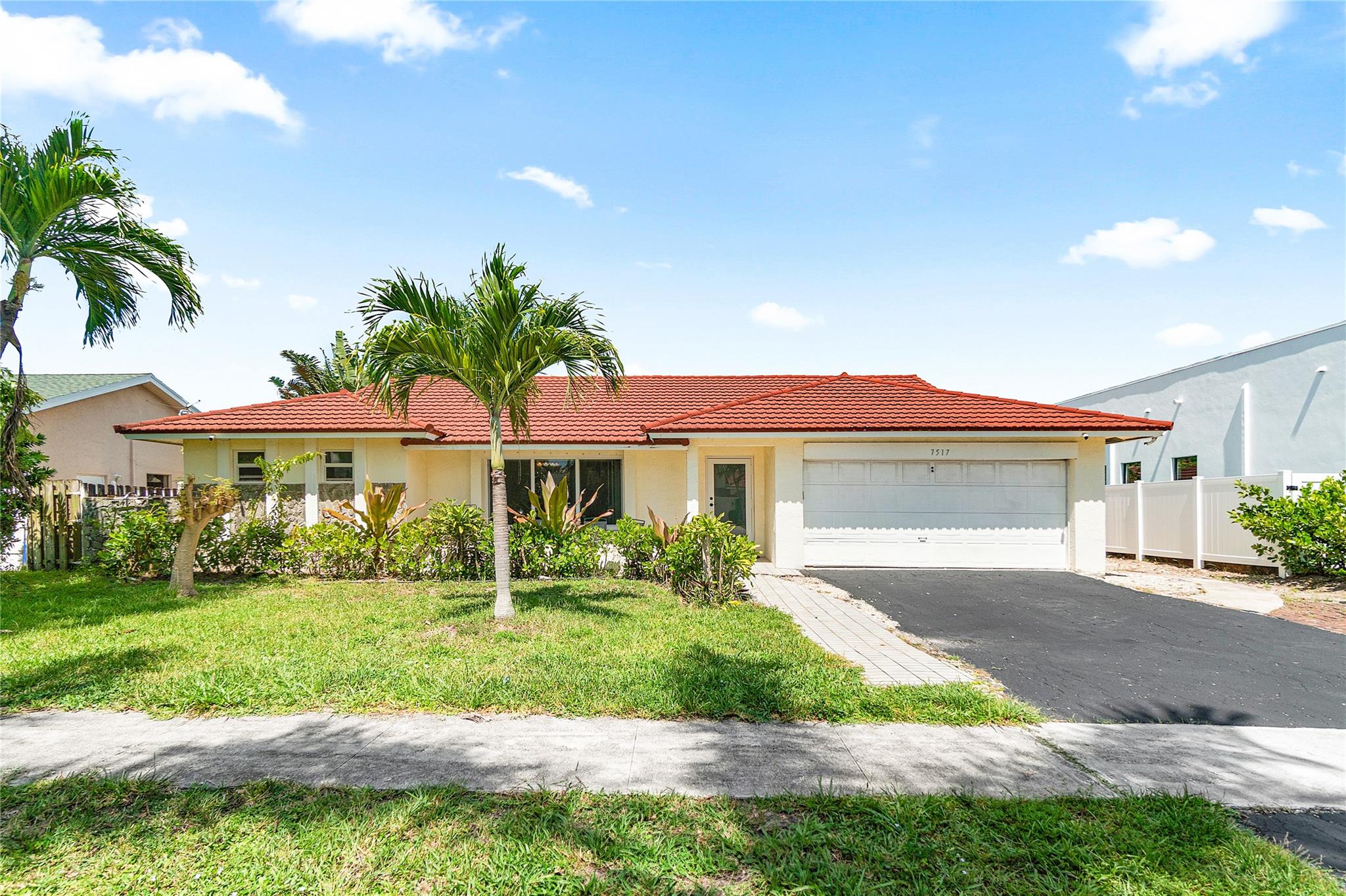 7517 W Country Club Blvd