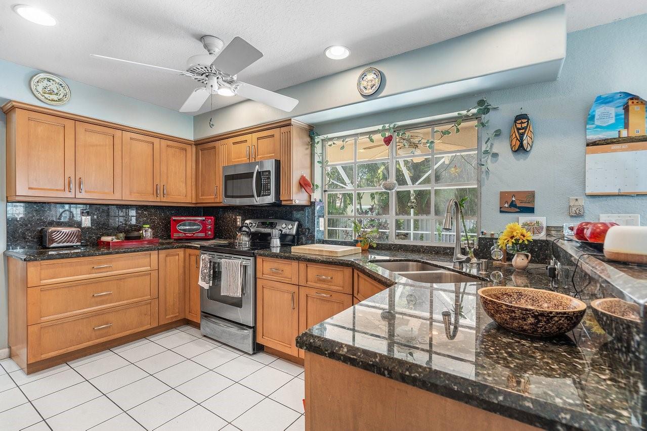 1075 Spyglass