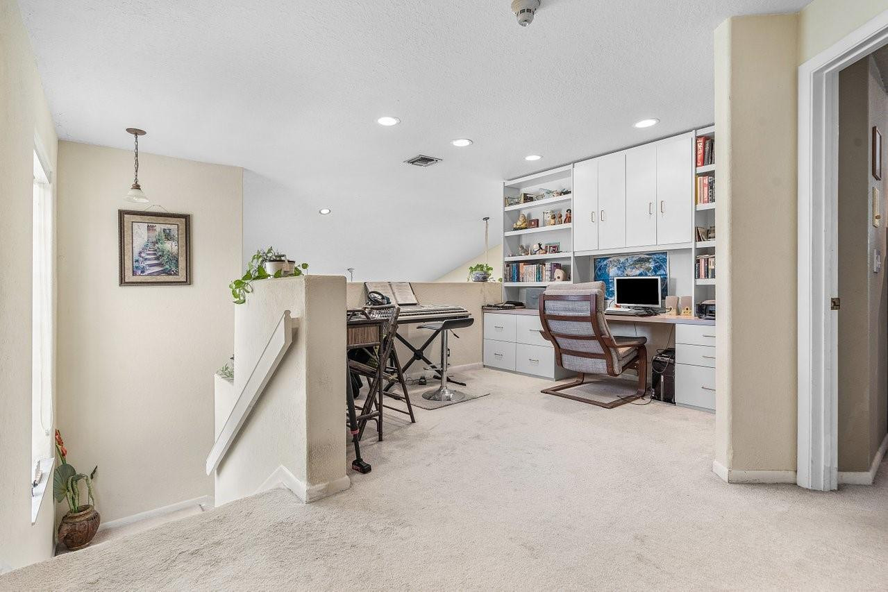 1075 Spyglass