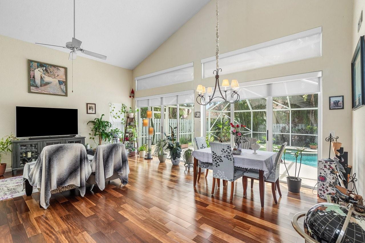 1075 Spyglass
