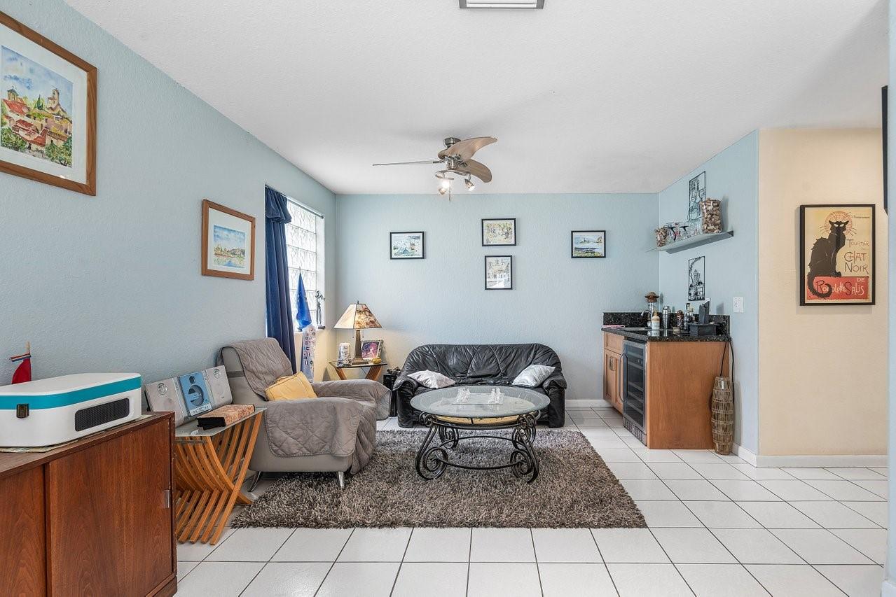 1075 Spyglass