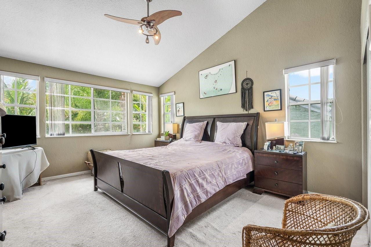 1075 Spyglass