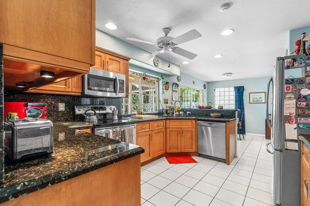 1075 Spyglass