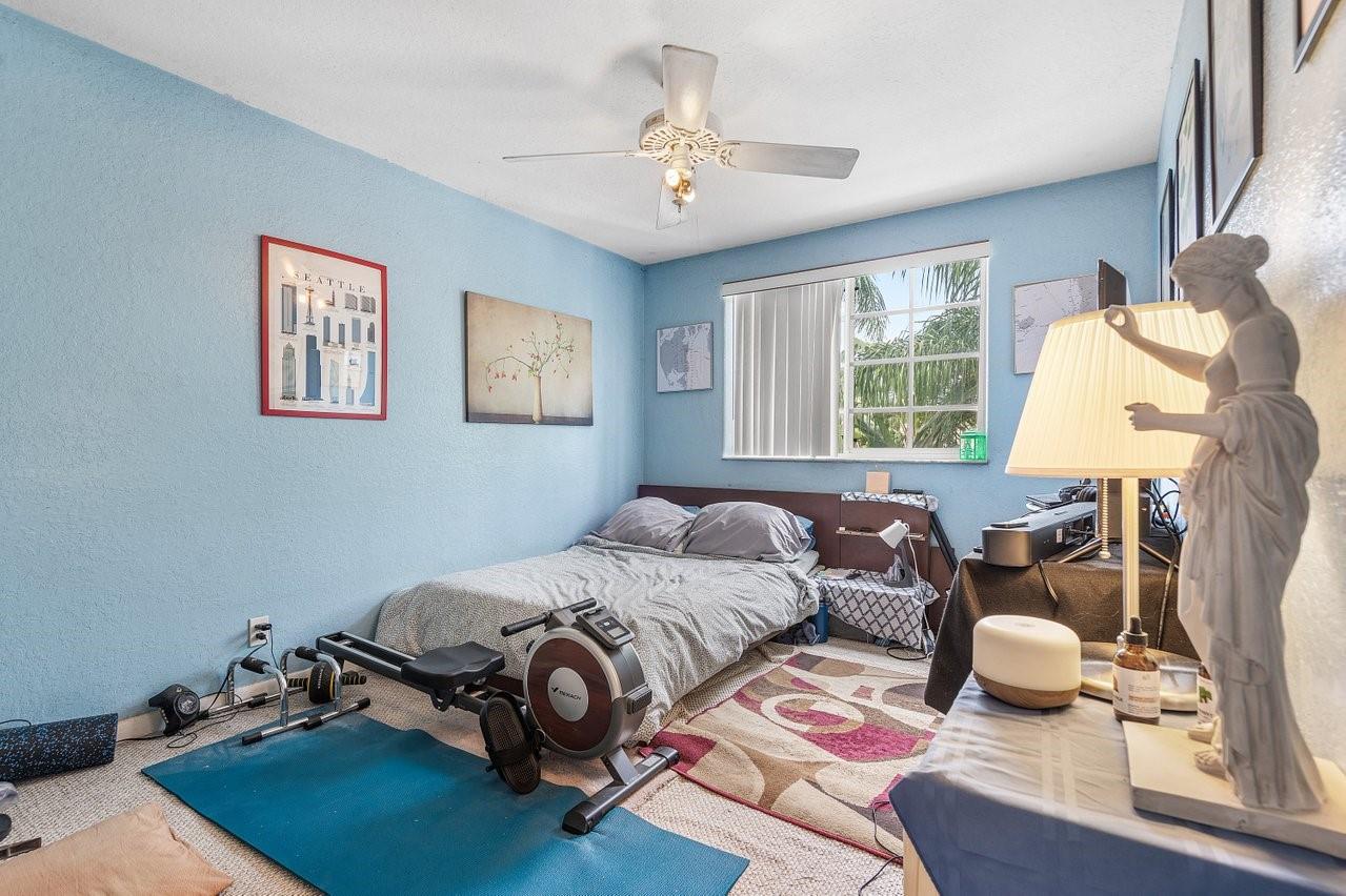 1075 Spyglass