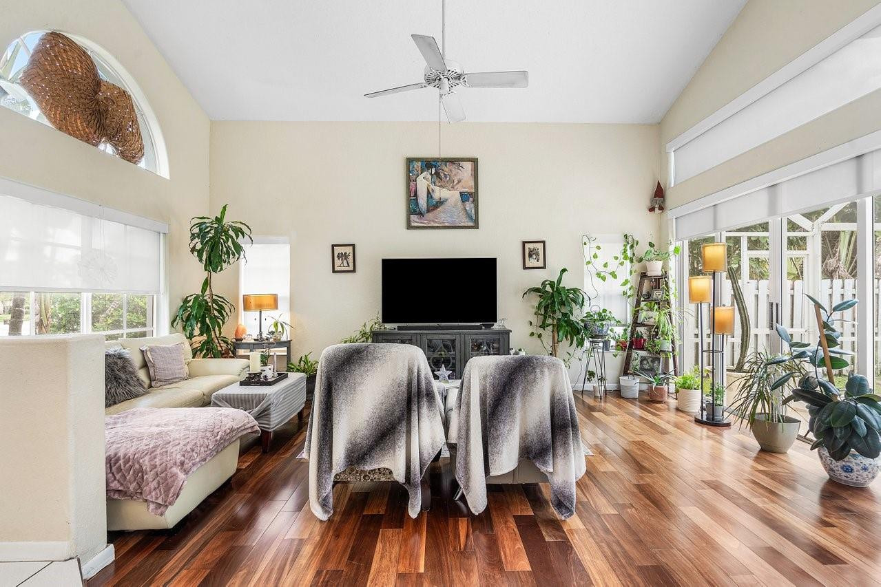 1075 Spyglass