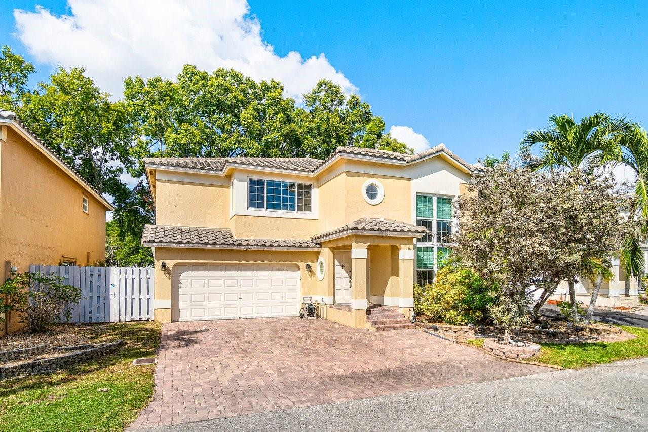 4247 NW 57th Dr