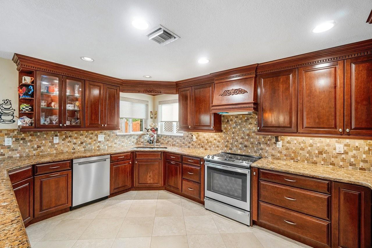 4247 NW 57th Dr