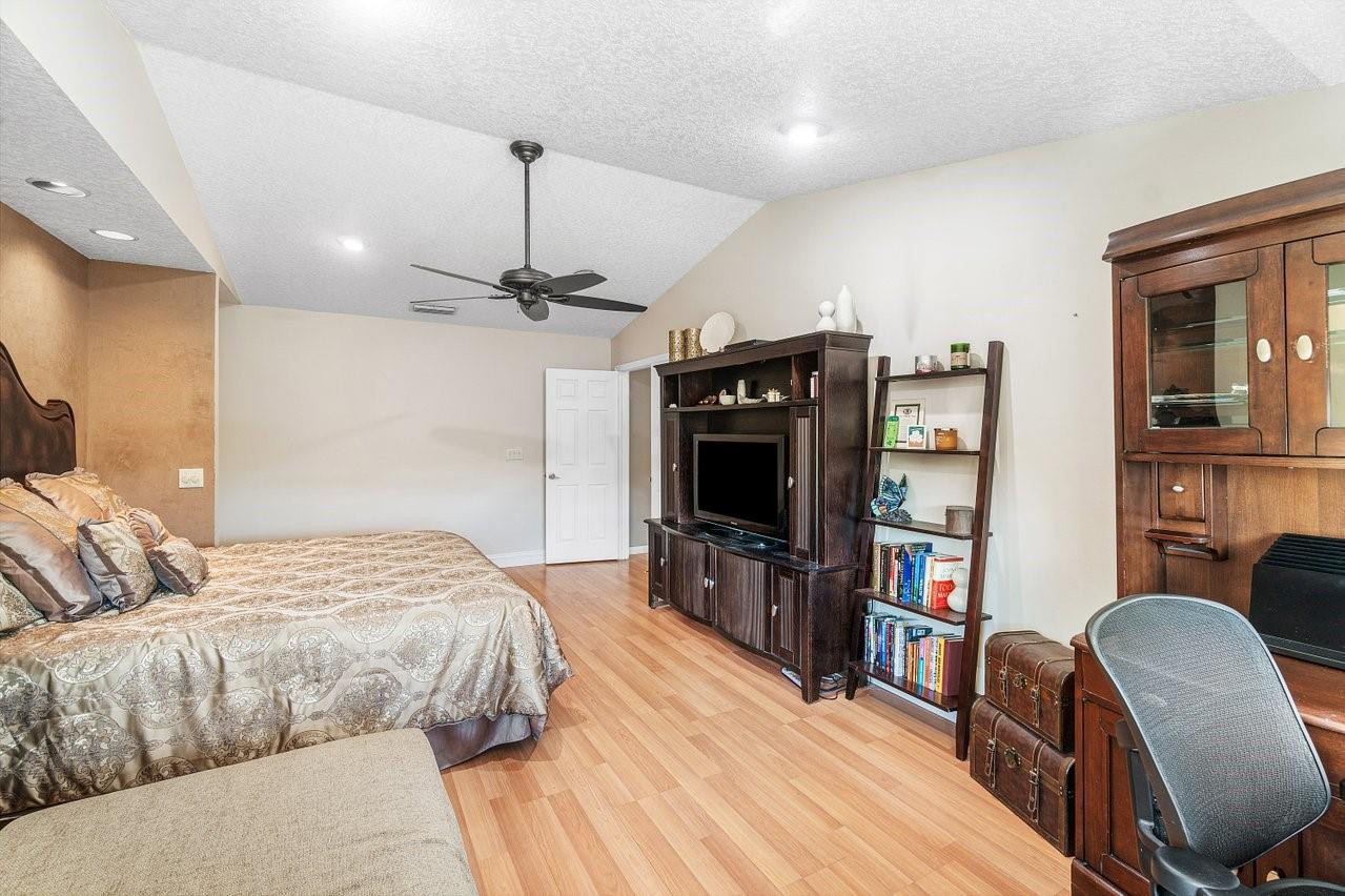 4247 NW 57th Dr